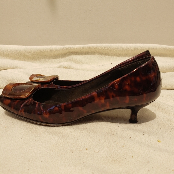 Stuart Weitzman kitten heels 👠 - Picture 3 of 5